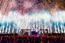 体験型エンターテインメントショー「大火祭り」は迫力満点