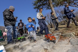 自分のRCカーでの参加のほかレンタルRC(有料)もあり