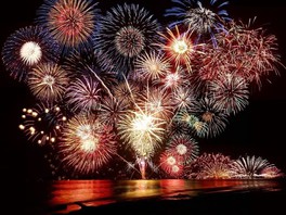 鮫川を照らす約2000発の花火がいわき市の夏を締めくくる