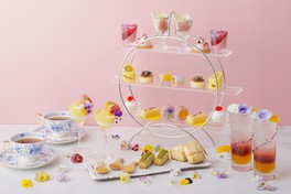 エディブルフラワーと甘い蜂蜜の香りのアフタヌーンティー
