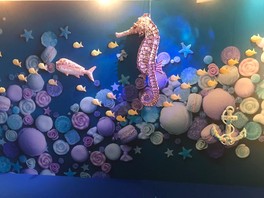 渡辺おさむ「お菓子の水族館」2022年