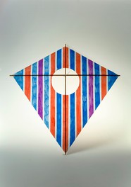 北代省三《凧》1980年代頃　ビニール、彩色、木