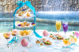 「青く澄んだ夏の海」を映した夏のアフタヌーンティーセット