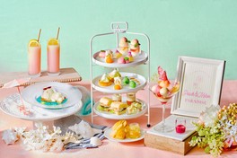 旬の桃とメロンを使った涼しげなスイーツを楽しめる