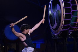 力強い太鼓の演奏が楽しめる