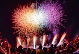 4000発もの花火が夜空を彩る
