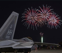 日米友好祭のフィナーレを飾る花火