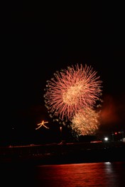 花火と大文字焼きがベストマッチ