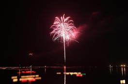 1700発もの花火が夜空に打ちあがる