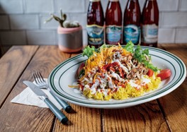 キッチンカーエリアではハワイのグルメを味わえる