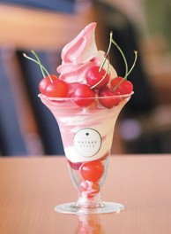 高橋フルーツランド「さくらんぼパフェ」 1320円 ※イートイン、東武限定