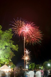 花火とともに催されるイベントの数々も必見