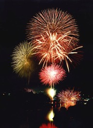 2時間にわたって4000発の花火を堪能できる