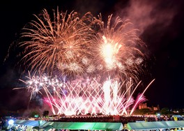 フィナーレを飾る1500発の花火が湖南市の夜空を彩る