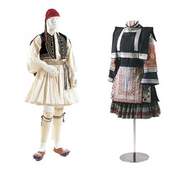 左：男性用衣装(ギリシャ 1970年代）右：女性用衣装(中国 苗族 20世紀後半）
