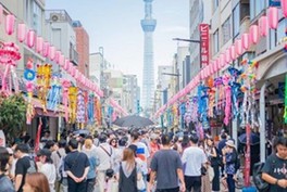 東京スカイツリーを背景に七夕飾りが楽しめる