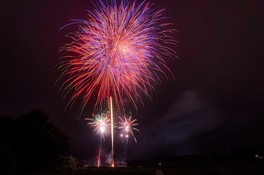 約1000発の花火と火祭りで彩られる大樹町の夏