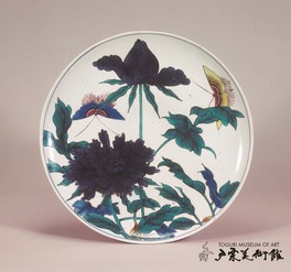色絵 牡丹双蝶文 皿　伊万里(古九谷様式)　 江戸時代(17世紀中期)　口径35.2センチ