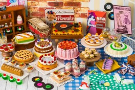 レトロクラシックとレトロポップ、2ジャンルのレトロスイーツを同時に味わえる初夏のスイーツビュッフェ