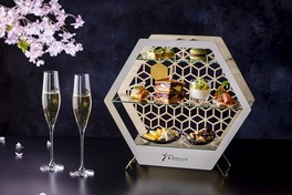 シャンパンやロゼワインとともに、レストランのコース料理を凝縮したかのようなハイティーならではのセイボリーを楽しめる