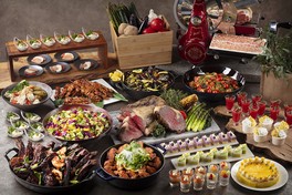 肉を主役とした料理を味わえるランチとディナーのブッフェ