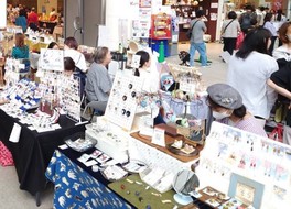 全国から猫関連のアイテムが集まる
