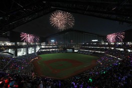 13日(土)の試合後には6000発超の花火が打ちあがる