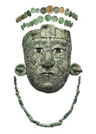 赤の女王のマスク・冠・首飾り　マヤ文明、7世紀後半　パレンケ、13号神殿出土　アルベルト・ルス・ルイリエ パレンケ遺跡博物館蔵