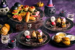 ハロウィンシーズンならではのスイーツとセイボリーが並ぶアフタヌーンティー