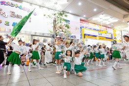 熱気あふれる野球拳おどりで夏の暑さを吹き飛ばす