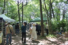 須坂アートパークにクラフト作家が集結する