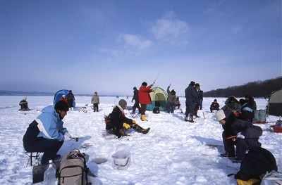 女満別湖畔 氷上わかさぎ釣り 北海道 の情報 ウォーカープラス