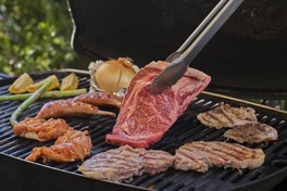 黒毛和牛やロブスターなど選りすぐりの食材がセットになったプレミアムBBQプラン
