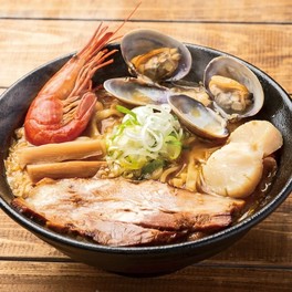 釧路「麺屋武双」海鮮味噌煮干し らー麺2380円(各日200杯限り)　※第1弾