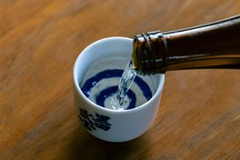 各酒造自慢の新酒を試飲できる