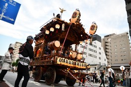 19台の豪華な山車が登場
