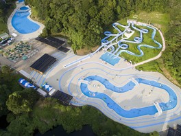 4つのプールと3つのスライダーがある