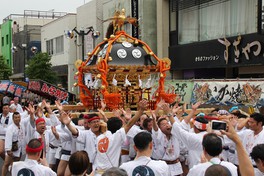 江戸時代初期から始まったとされる八雲神社の例大祭