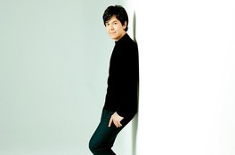 数々の国際コンクールで受賞歴をもつピアニスト・金子三勇士