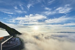 ダイナミックな雲海を眼下に望むことができる