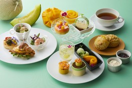 初夏にぴったりのスイーツとセイボリーが並ぶ