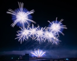 夜空に広がる未曽有のエンタテインメントショー