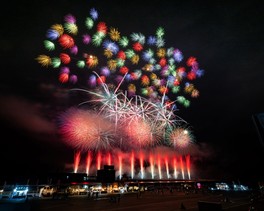 夜空に広がる未曽有のエンタテインメントショー