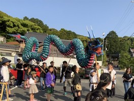 温泉の神様である青龍に感謝し、もちや和太鼓演奏の奉納を行う祭事