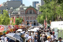 大阪市中央公会堂前を中心に開催