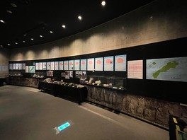 島根県の石を専門に扱う博物館で、県内で採掘された鉱物など約80点を展示