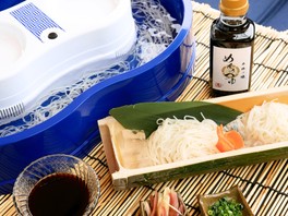 そうめん流し機にそうめんを流して味わうプラン