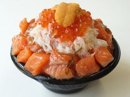 北海道「魚と肉と北海道 蔵」特盛とろサーモン三色盛丼1600円