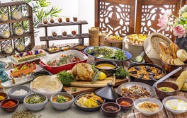 スパイスの香りが食欲をそそる世界各国のエスニック料理をビュッフェスタイルで楽しめる