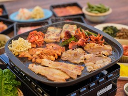 種類豊富な韓国グルメを好きなだけ味わうことができる